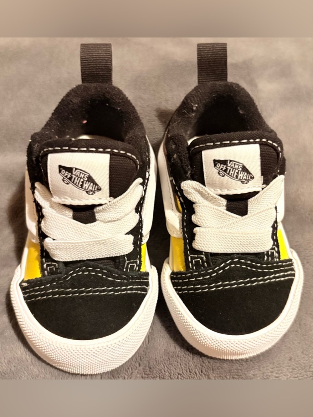 Vans Baby Knu Skool Skate Flame Sneaker in black, yellow, and white Size 3C New